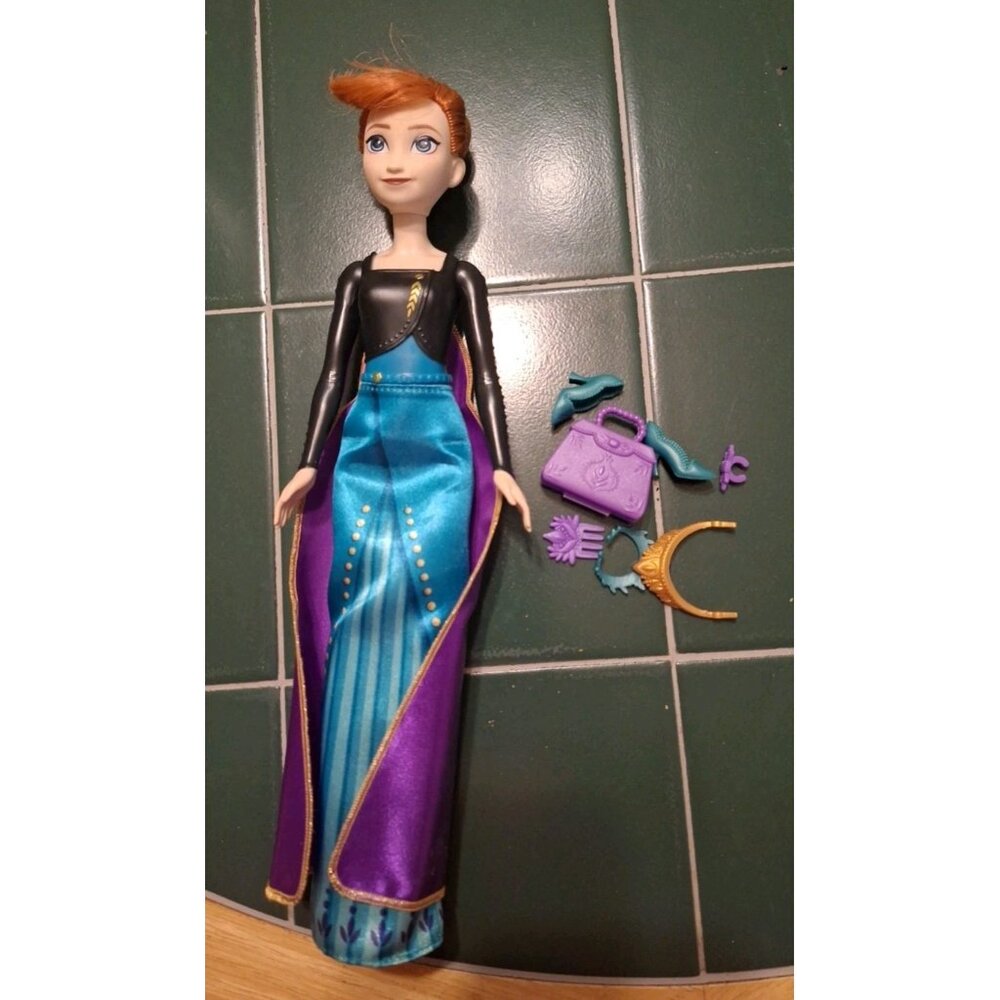 Disney Frozen Spin & Reveal Elsa Doll With Accessories No Box New